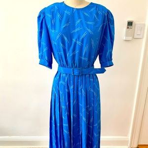 Vintage Printed Belted Pleated Dress Lisa II Dress Size 10 Label Small.